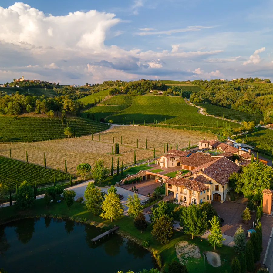 La tenuta Jermann a Ruttars vista dall'alto, fra i vigneti